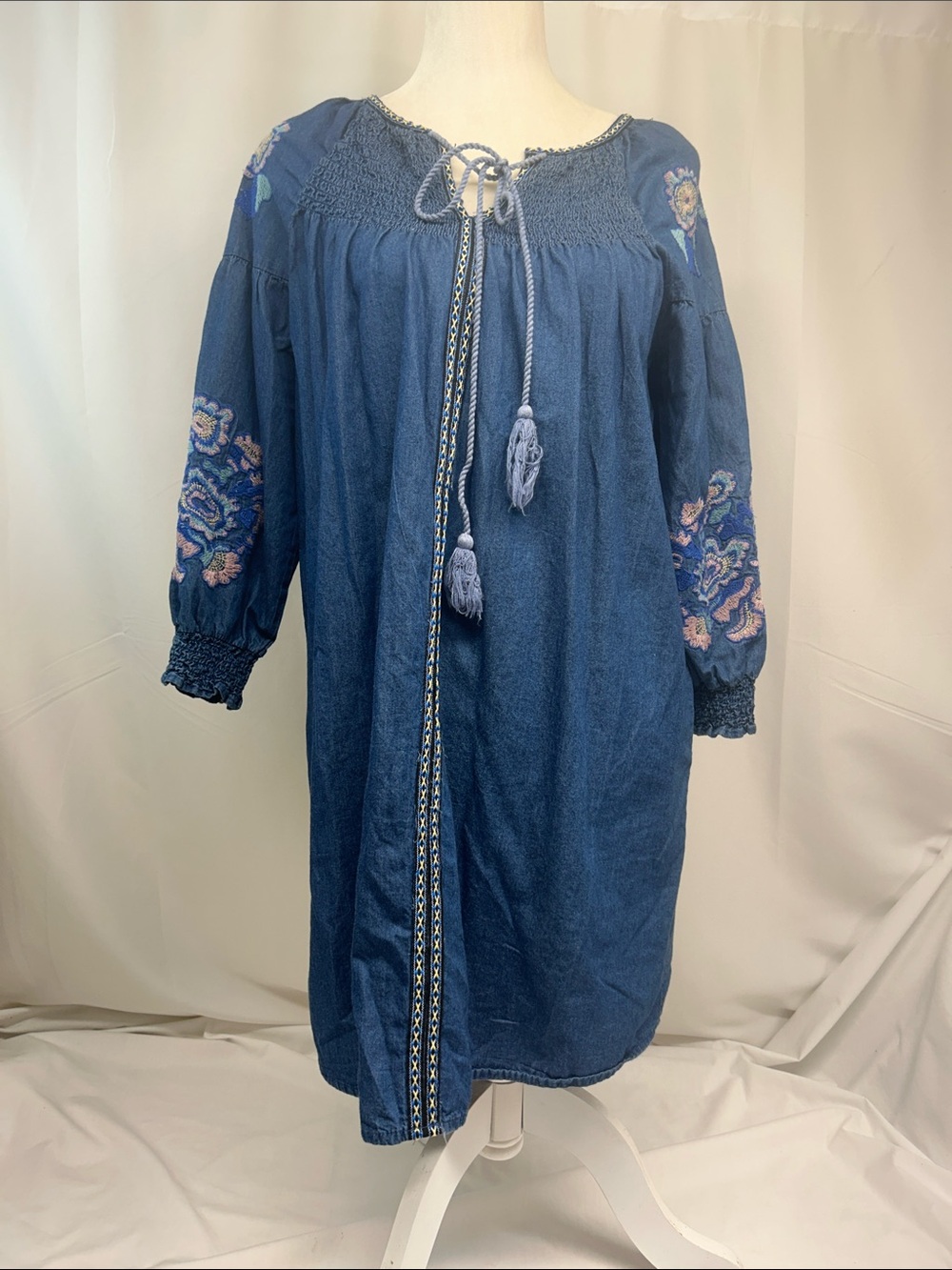 Romeo & Juliet Couture Blue Floral Embroidered Peasant Dress Size Medium